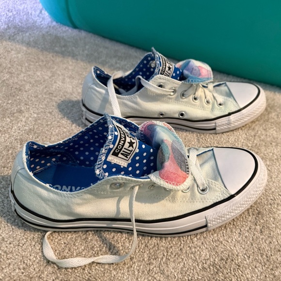 Converse White and Blue Low-Top Sneakers with Vulcanized Sole - Picture 4 of 7